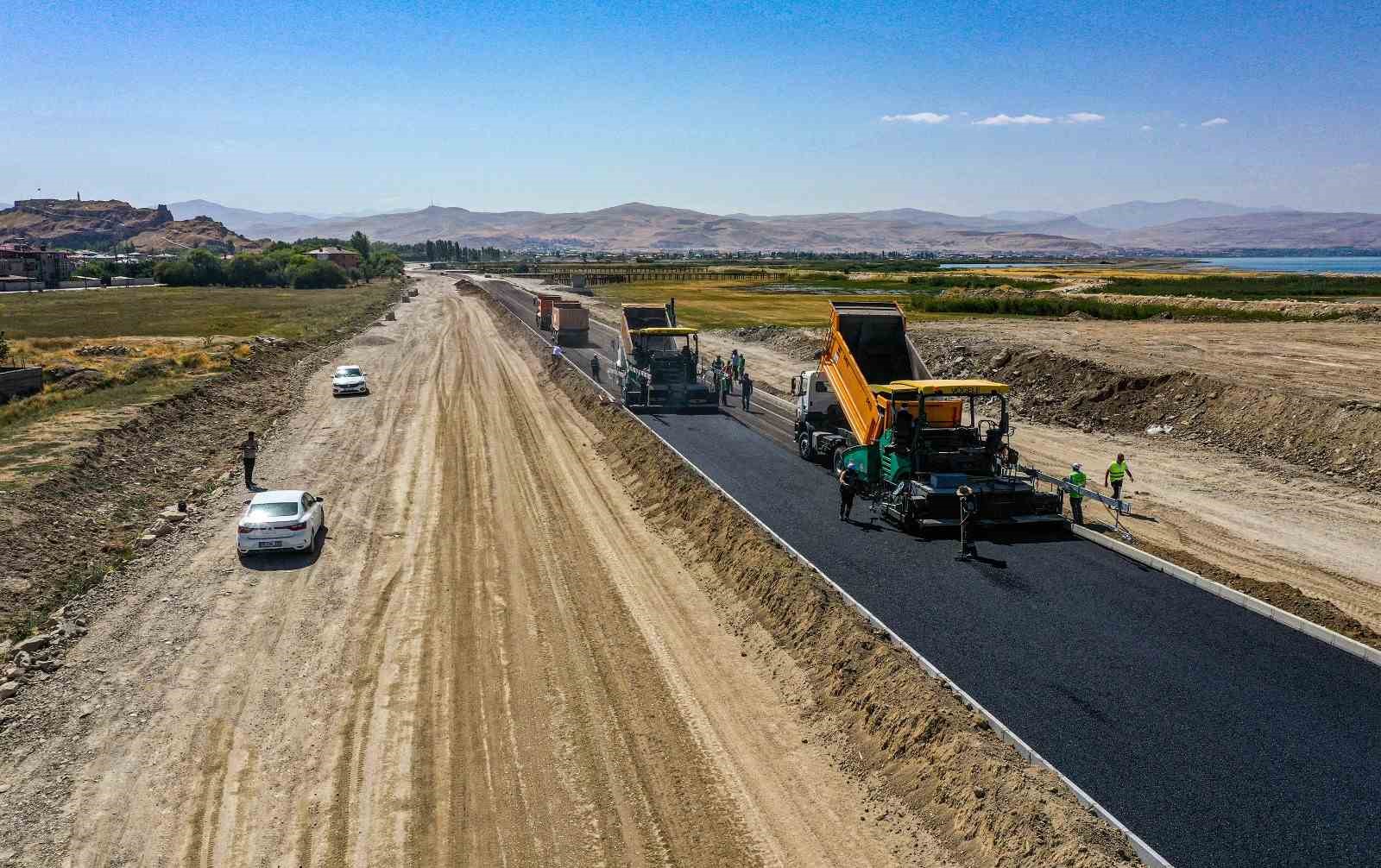 Van sahil yolunda asfalt çalışmaları başladı
