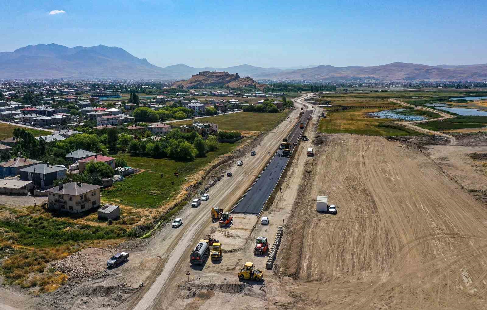 Van sahil yolunda asfalt çalışmaları başladı