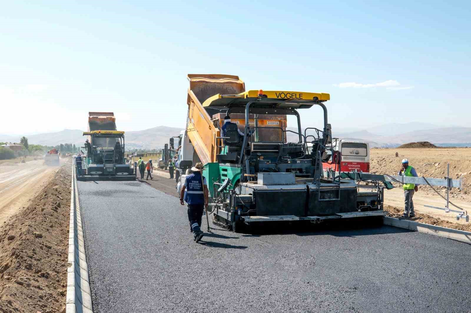 Van sahil yolunda asfalt çalışmaları başladı