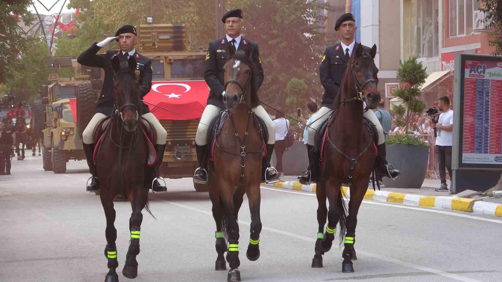 Van’da 30 Ağustos Zafer Bayramı coşkusu