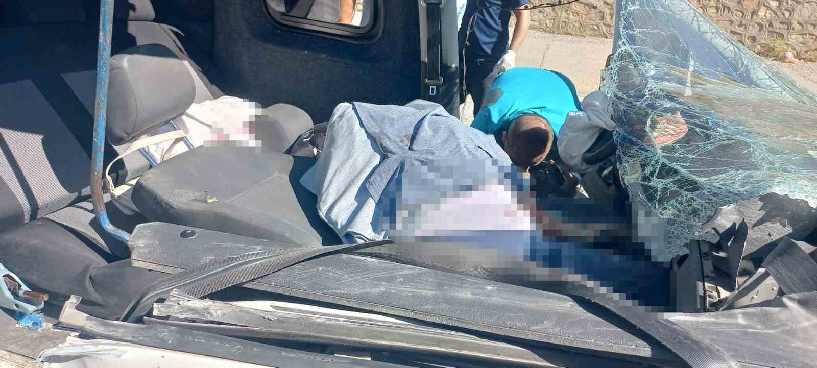 Van’da feci kaza: 3 ölü, 3 yaralı