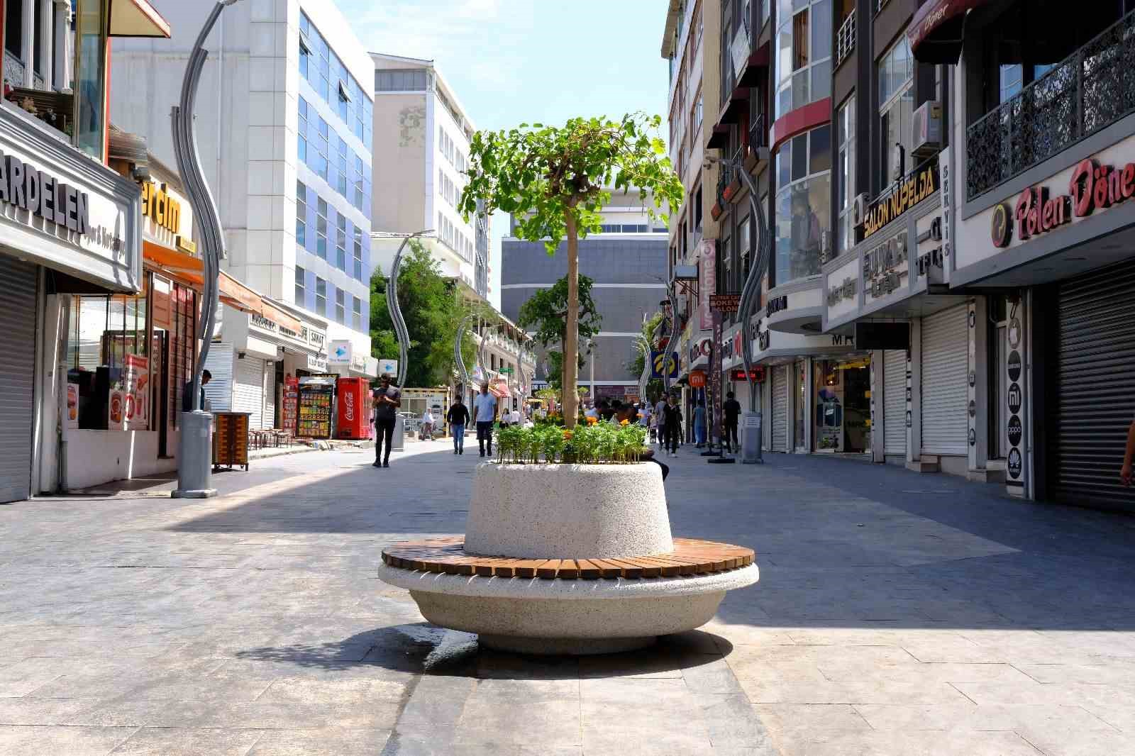 İpekyolu peyzaj çalışmaları ile güzelleşiyor