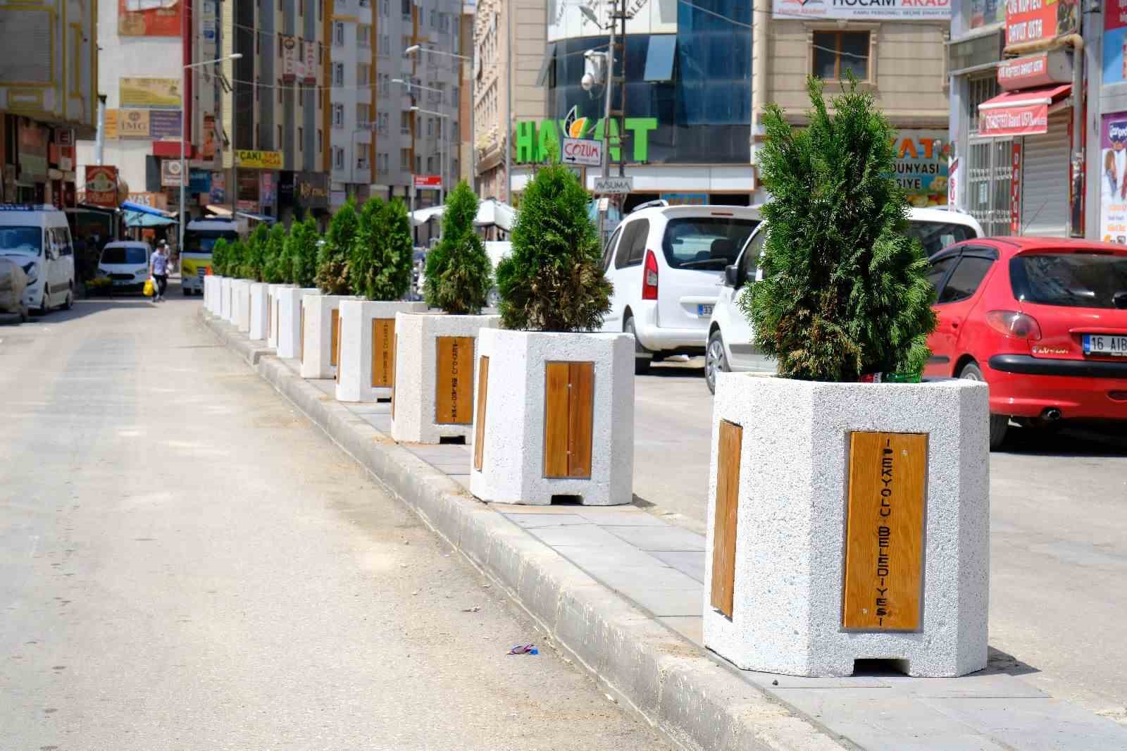 İpekyolu peyzaj çalışmaları ile güzelleşiyor