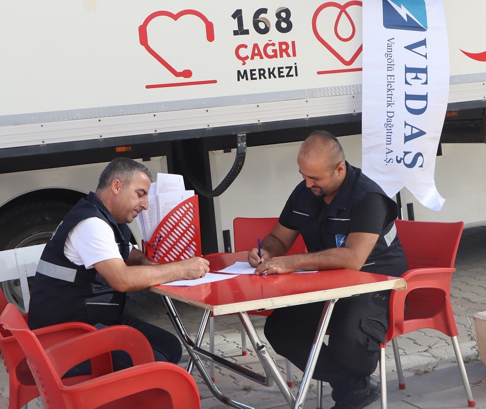 VEDAŞ çalışanlarından kan bağışı