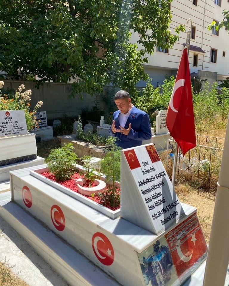Erciş Belediyesi mezarlıkların bakım ve onarımını yaptı