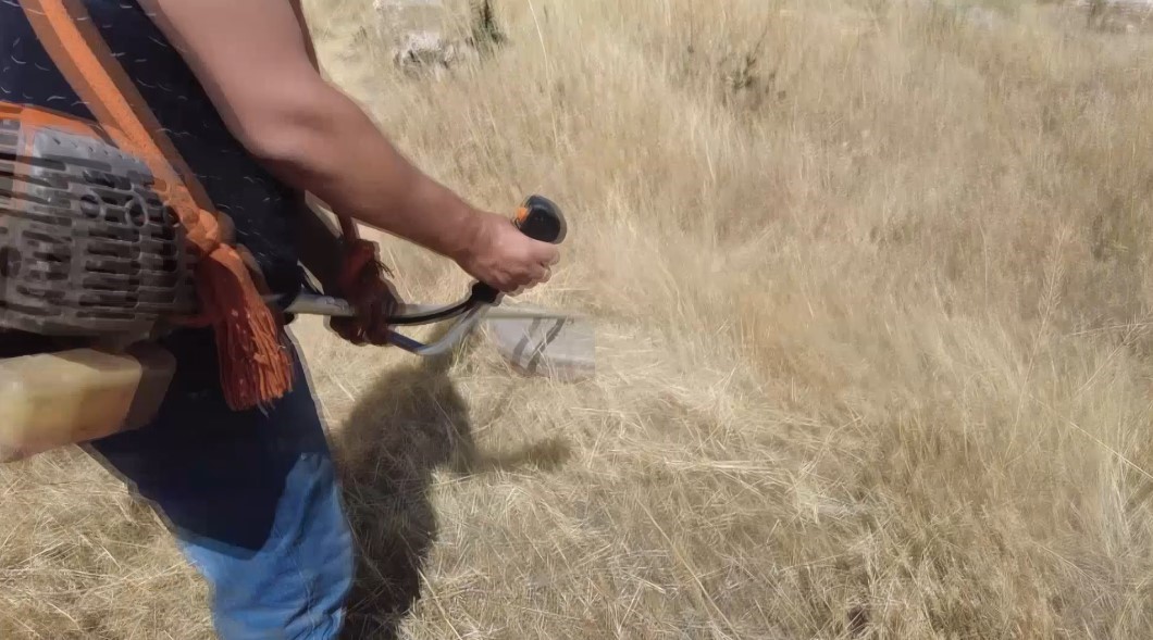 Erciş Belediyesi mezarlıkların bakım ve onarımını yaptı