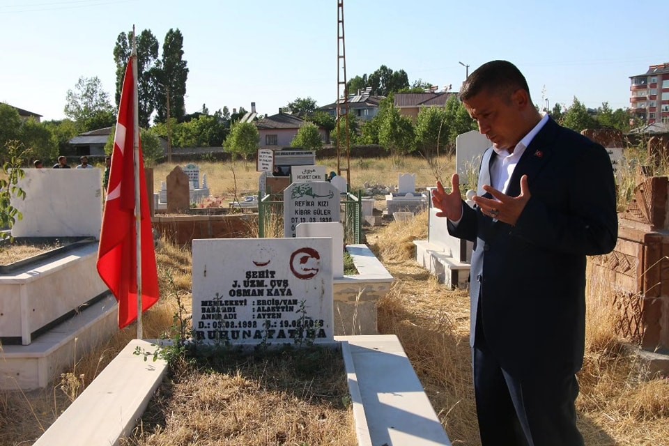 Erciş Belediyesi mezarlıkların bakım ve onarımını yaptı