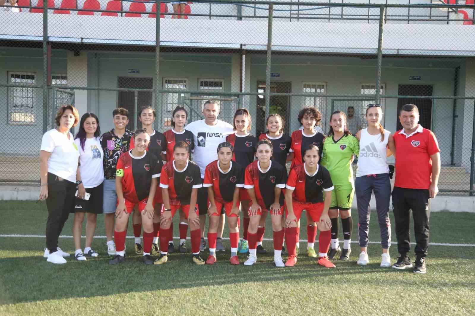 Van Büyükşehir Belediyespor U-17 kızlar Türkiye Şampiyonasında çeyrek finalde