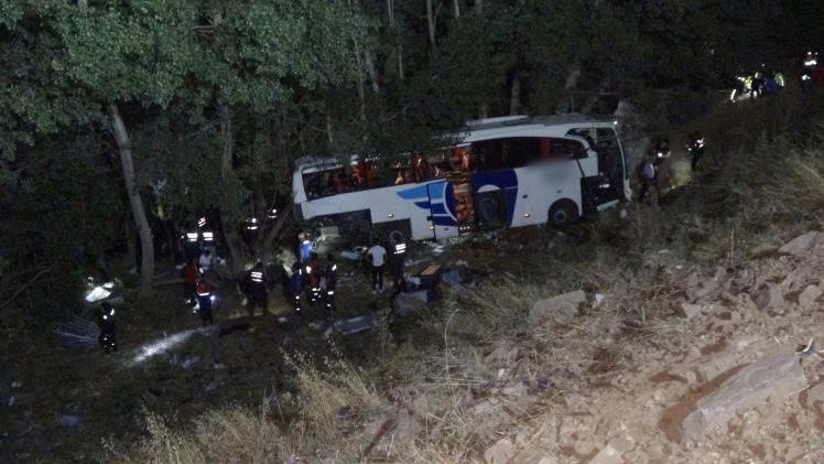 Yolcu otobüs şarampole uçtu: 11 ölü, 16 yaralı