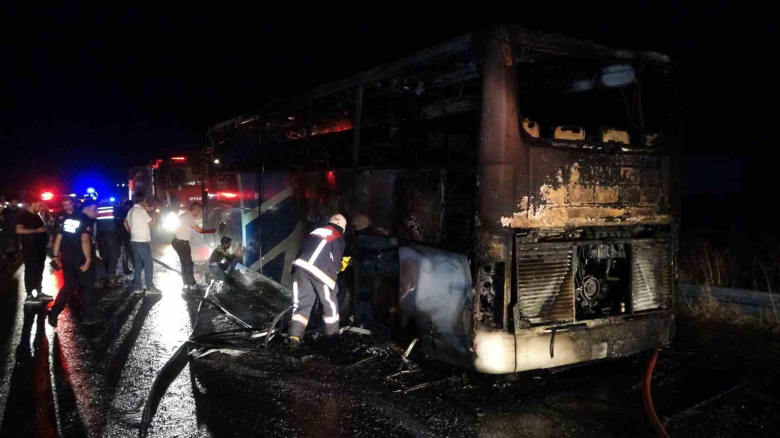 Malatya’da yolcu otobüsü alev alev yandı: Facianın eşiğinden dönüldü