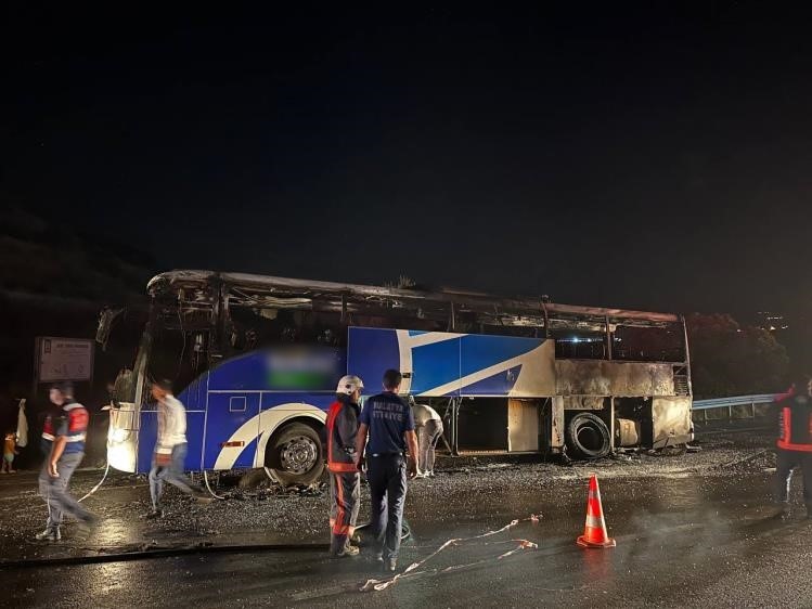 Malatya’da yolcu otobüsü alev alev yandı: Facianın eşiğinden dönüldü