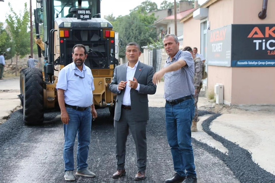 Erciş Belediyesinden yol onarım çalışması