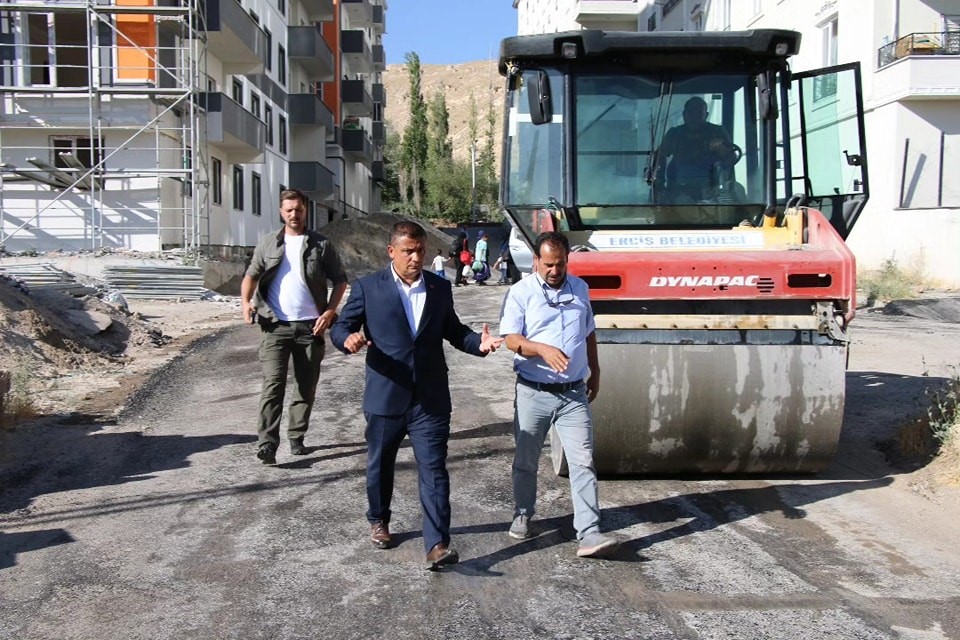 Erciş Belediyesinden yol onarım çalışması