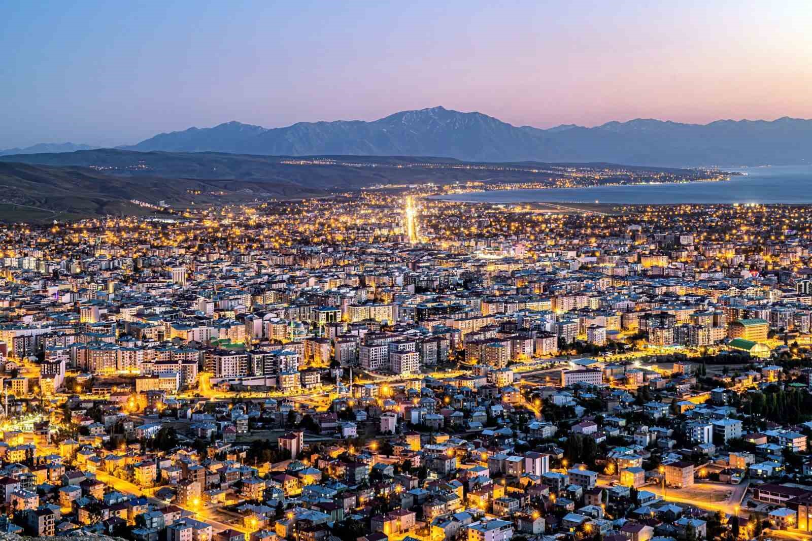 Eşsiz Van manzarası sunan Toprakkale’ye seyir terası yapılıyor