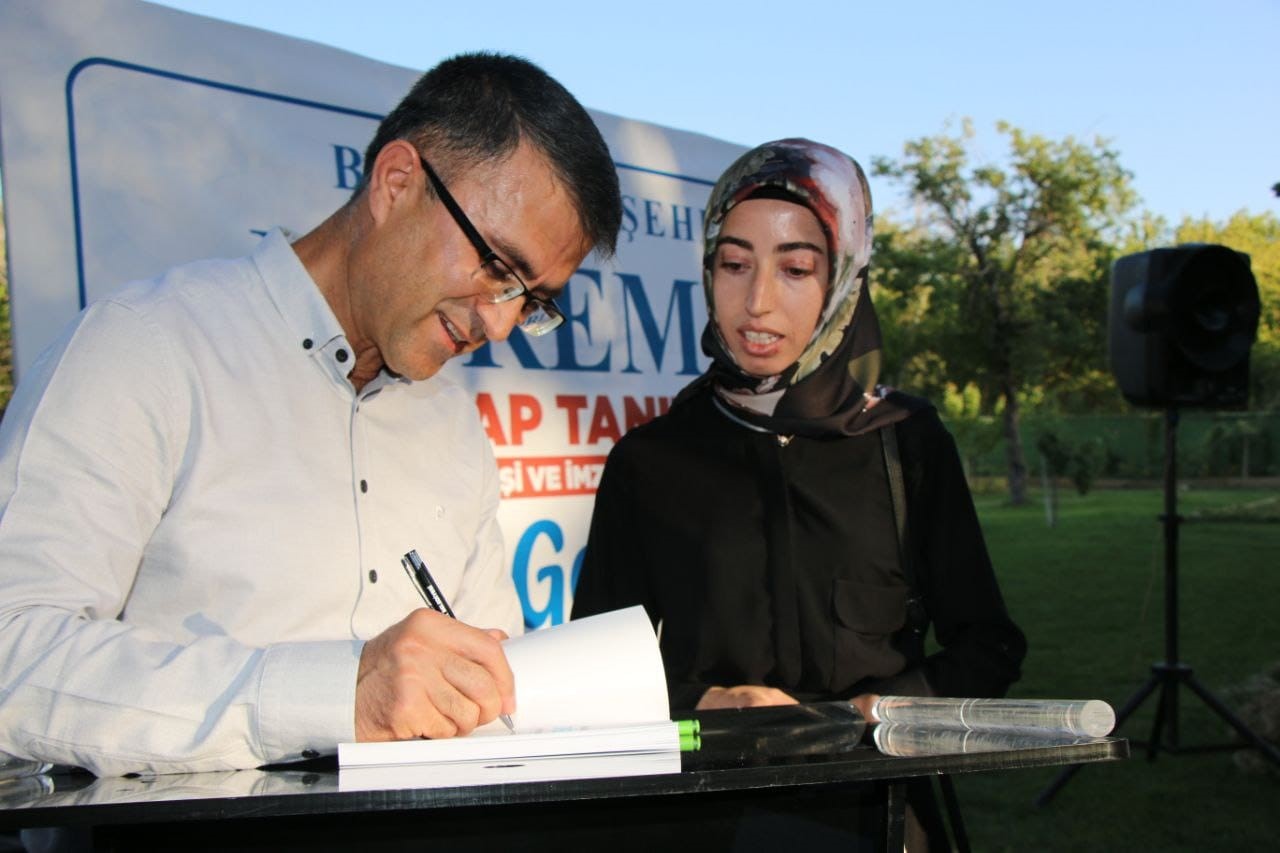 ‘Bir Sahil Şehri Edremit’ isimli kitap çıktı