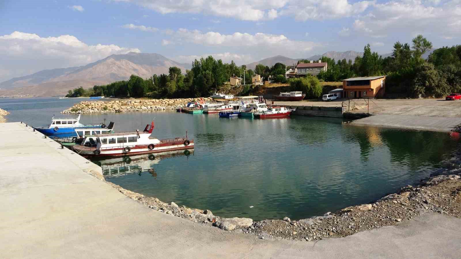 Van Gölü sahilindeki Dereağzı Limanı yenilendi