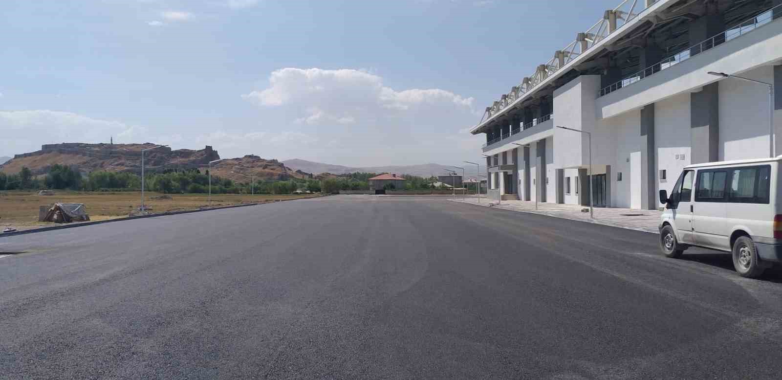 İpekyolu’nda bu yıl 75 bin ton asfalt serimi gerçekleştirdi