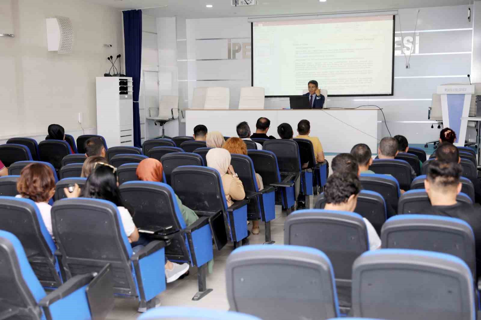 İpekyolu’nda kitap tahlil programı devam ediyor