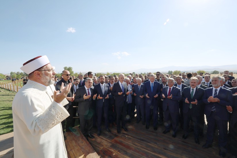 Cumhurbaşkanı Erdoğan, Ahlat Selçuklu Mezarlığı’nı ziyaret etti