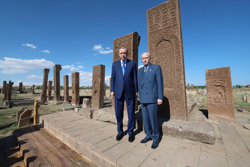 Cumhurbaşkanı Erdoğan, Ahlat Selçuklu Mezarlığı’nı ziyaret etti