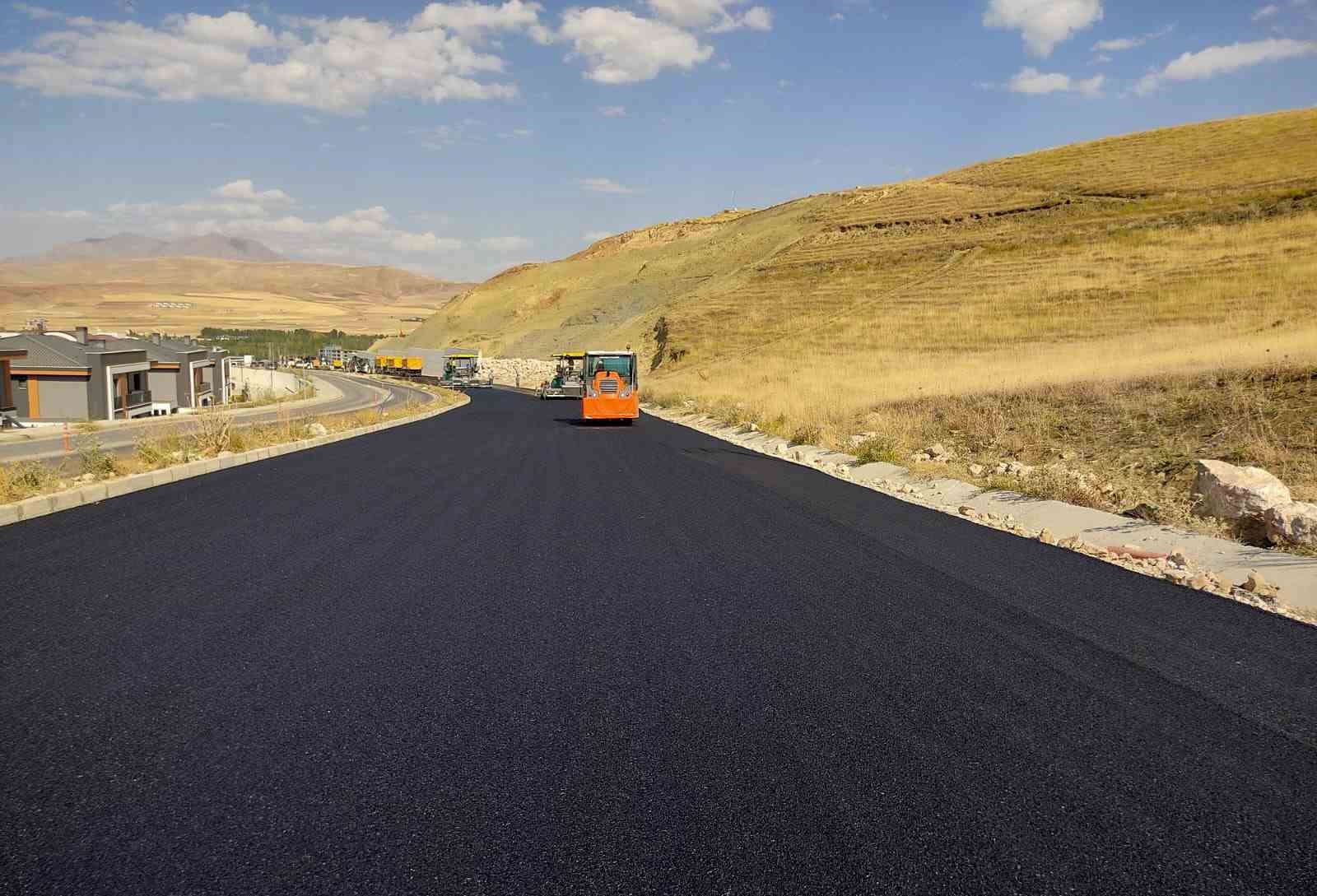 Edremit TOKİ yolu ulaşıma açıldı