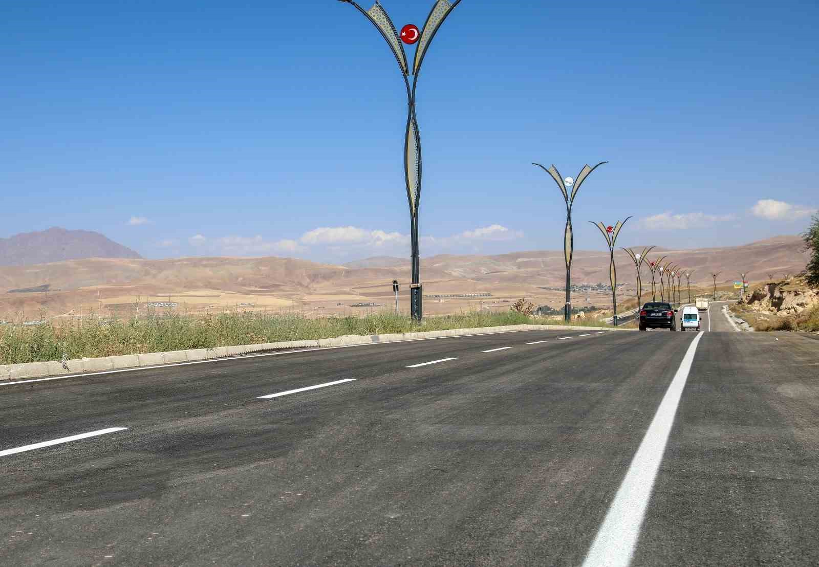 Edremit TOKİ yolu ulaşıma açıldı