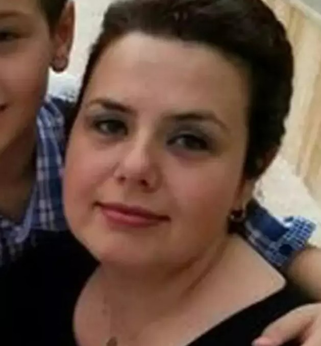 Ebru Gündeş'in yıllardır görüşmediği kız kardeşi ortaya çıktı
