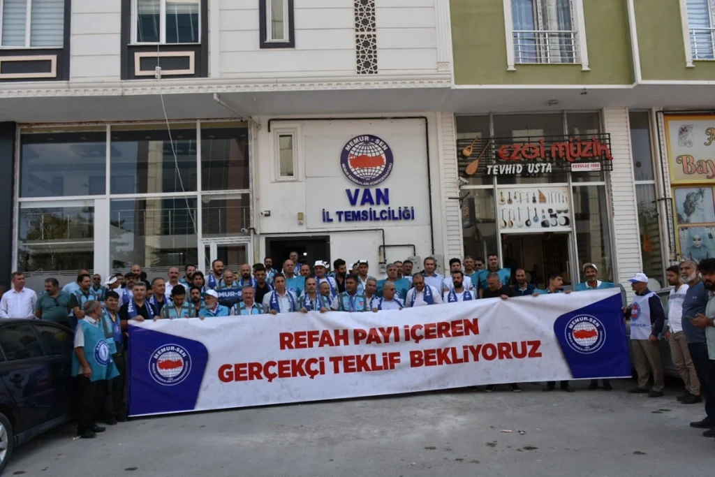 Memur-Sen Van'da eylem yaptı