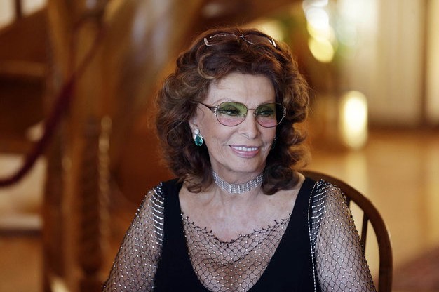 Ünlü İtalyan yıldızı Sophia Loren, evinde düşerek hastaneye kaldırıldı! Apar topar ameliyat oldu
