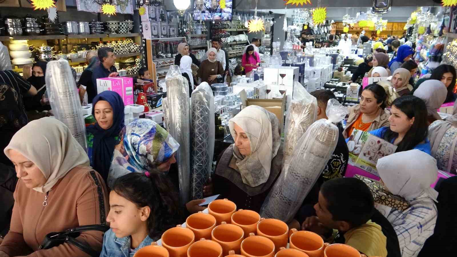 Van’da halı kampanyasında izdiham yaşandı