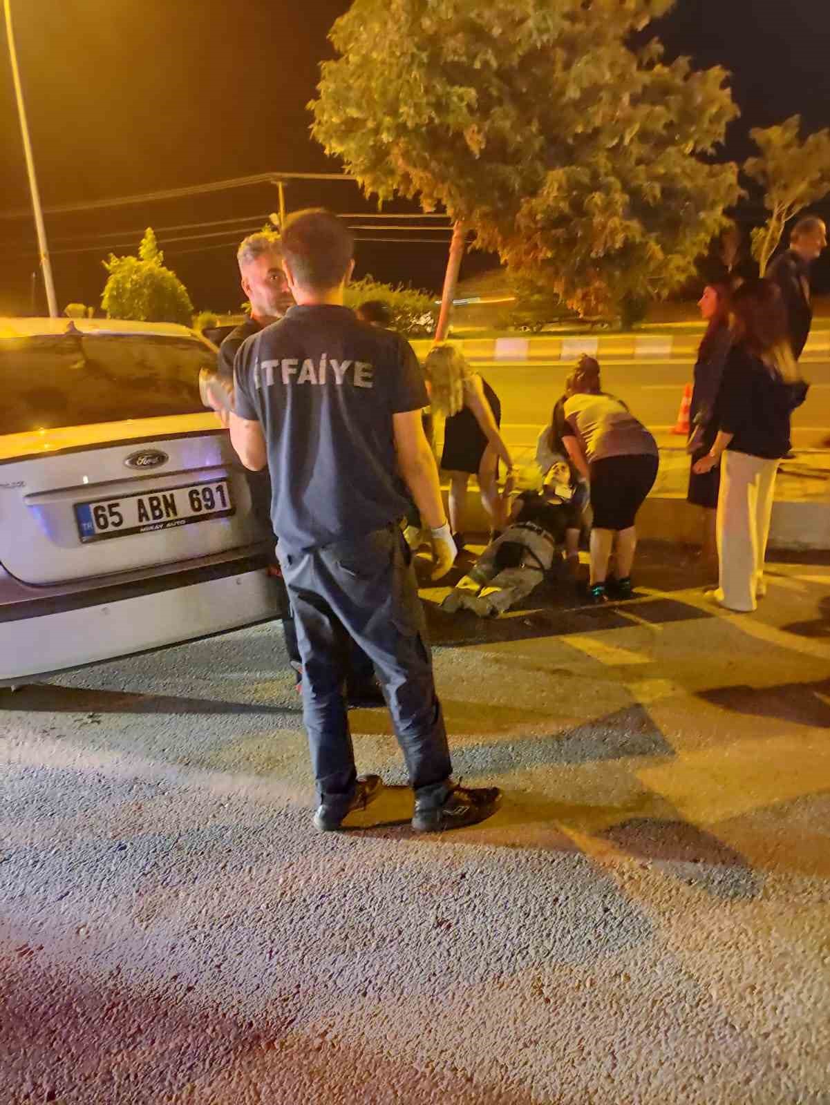Otomobille kamyonet çarpıştı: 3 yaralı
