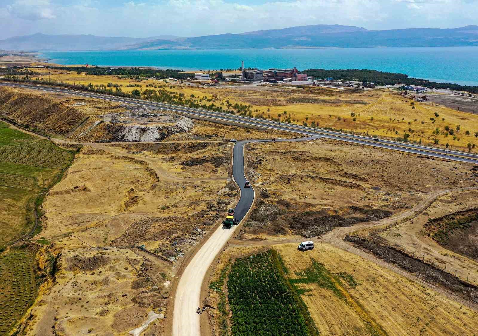 Erciş’te yol asfaltlama çalışması