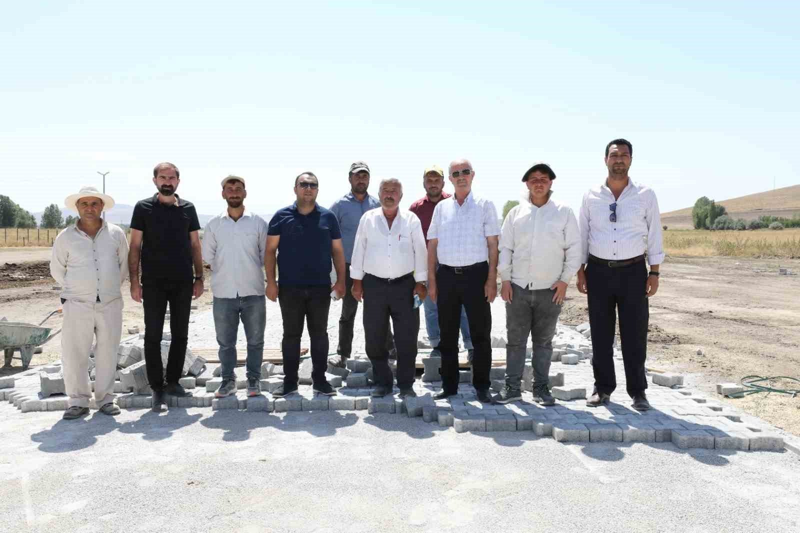 Tuşba’da yol çalışması yapılmayan mahalle kalmadı