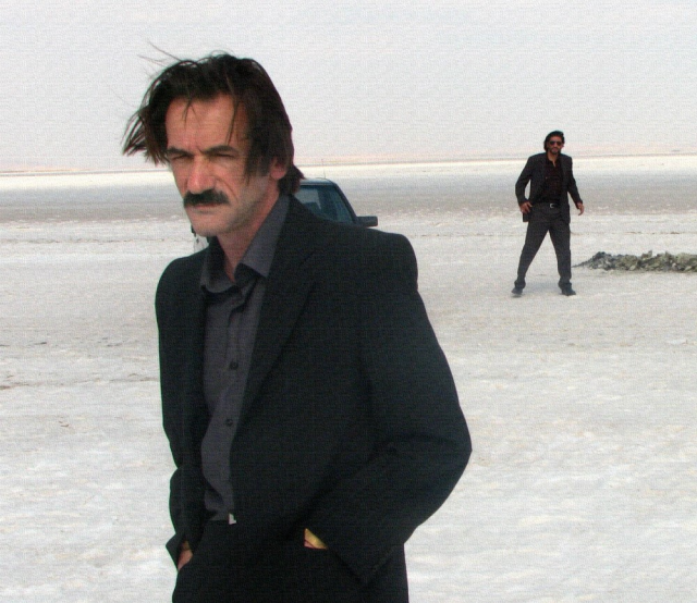 Ünlü oyuncu Mustafa Uzunyılmaz, yolda yürürken kalp krizi geçirdi