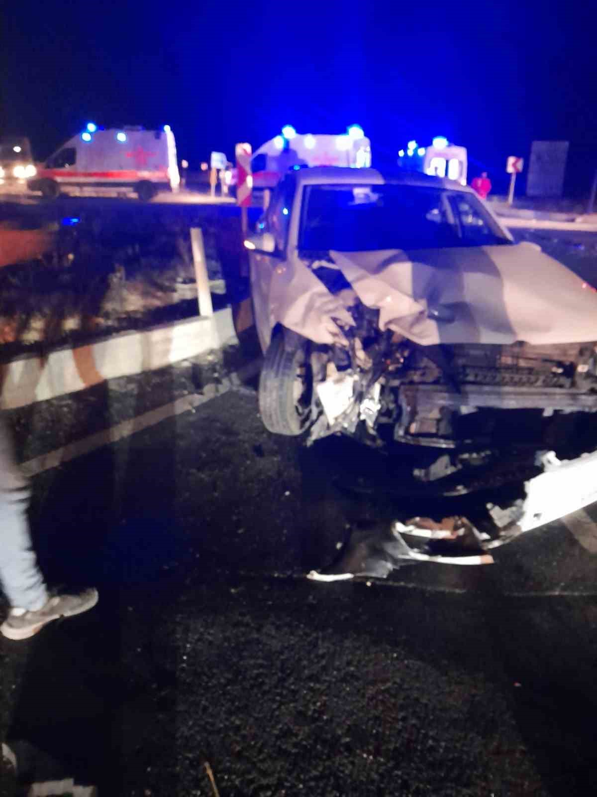 Hakkari-Van kara yolunda trafik kazası: 10 yaralı
