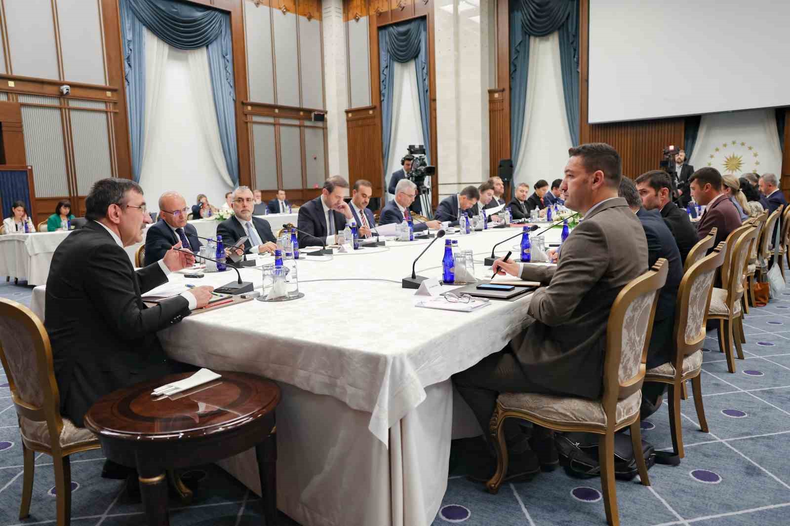 Bakan Şimşek: “Dar kesimlerin alım gücünün kalıcı şekilde artırılmasının tek yolu enflasyonu tek haneye düşürmekle olur”