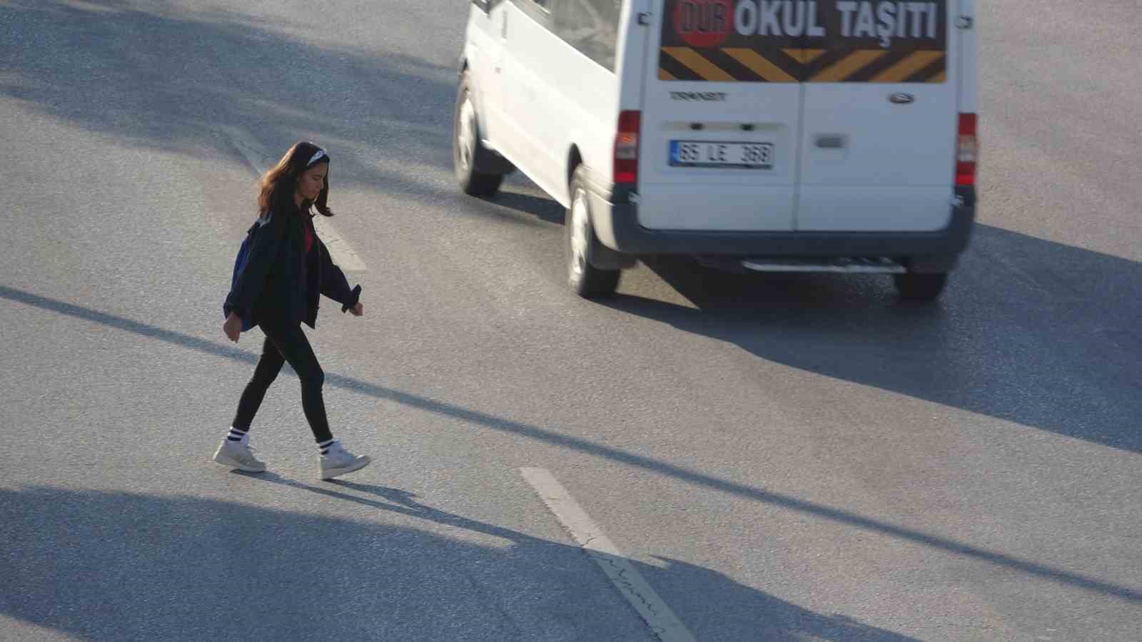 Vanlı öğrenciler mahallelerine okul istiyor