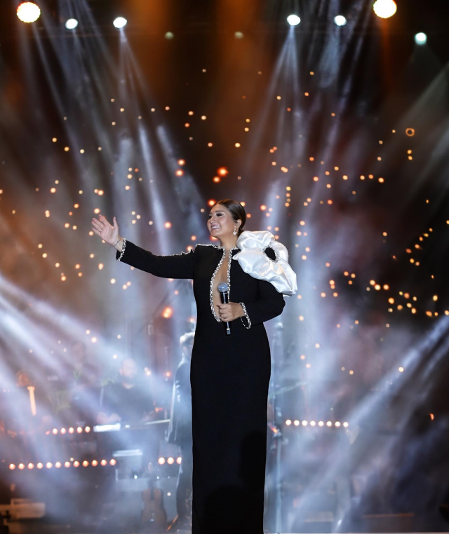 İzmir'de konser veren Sibel Can, aldığı kilolarla dikkat çekti
