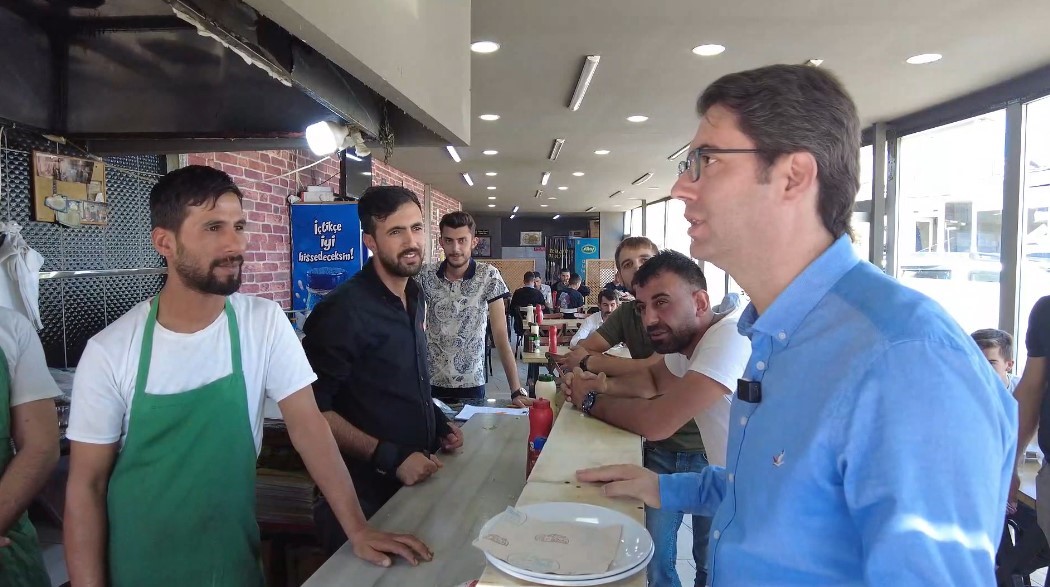 Erciş Kaymakamı Karaloğlu esnaf ve vatandaşla buluştu