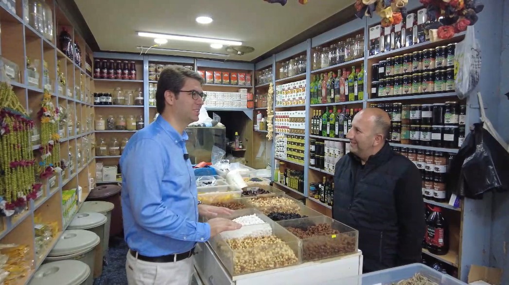 Erciş Kaymakamı Karaloğlu esnaf ve vatandaşla buluştu