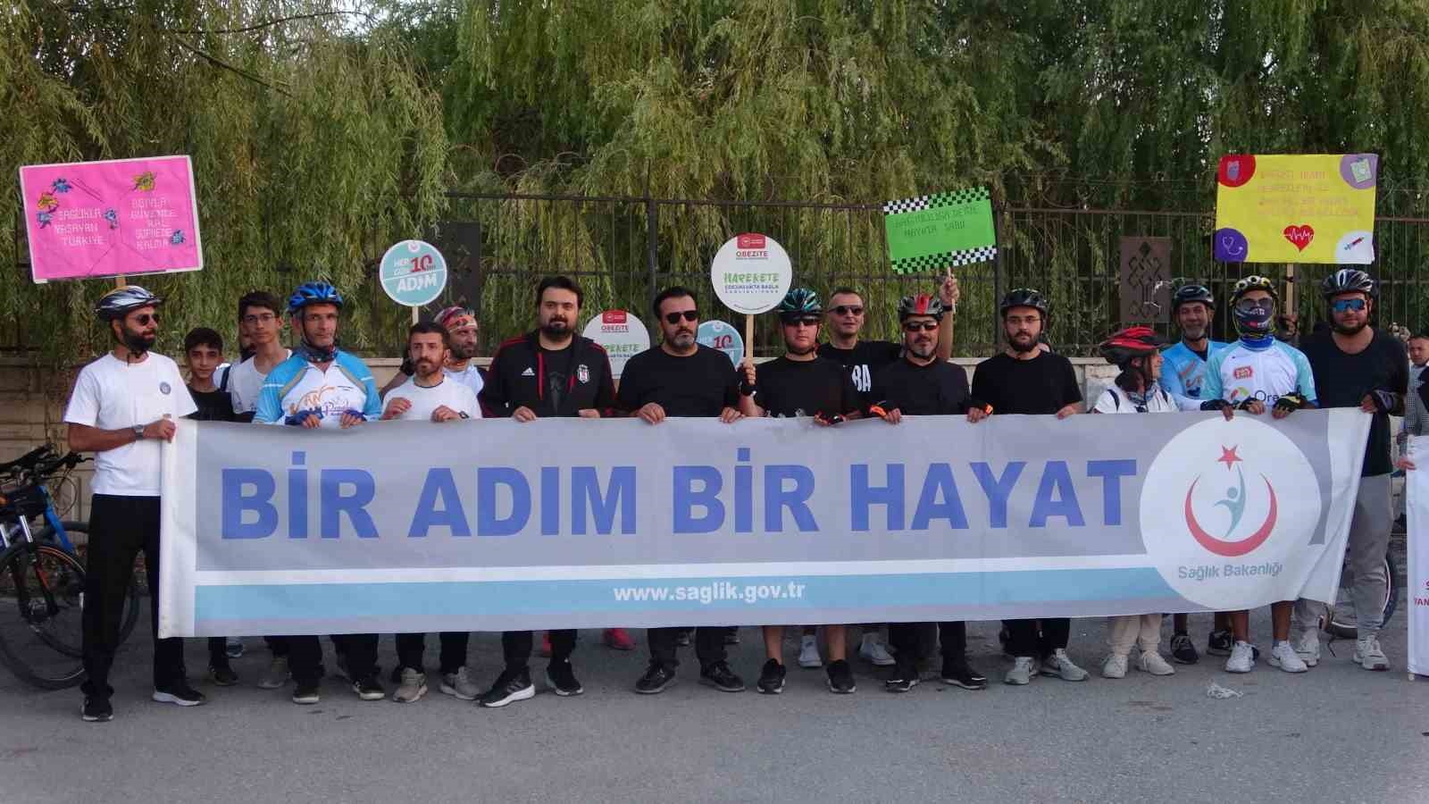 Van’da bisikletliler sağlıklı yaşam için pedal çevirdi