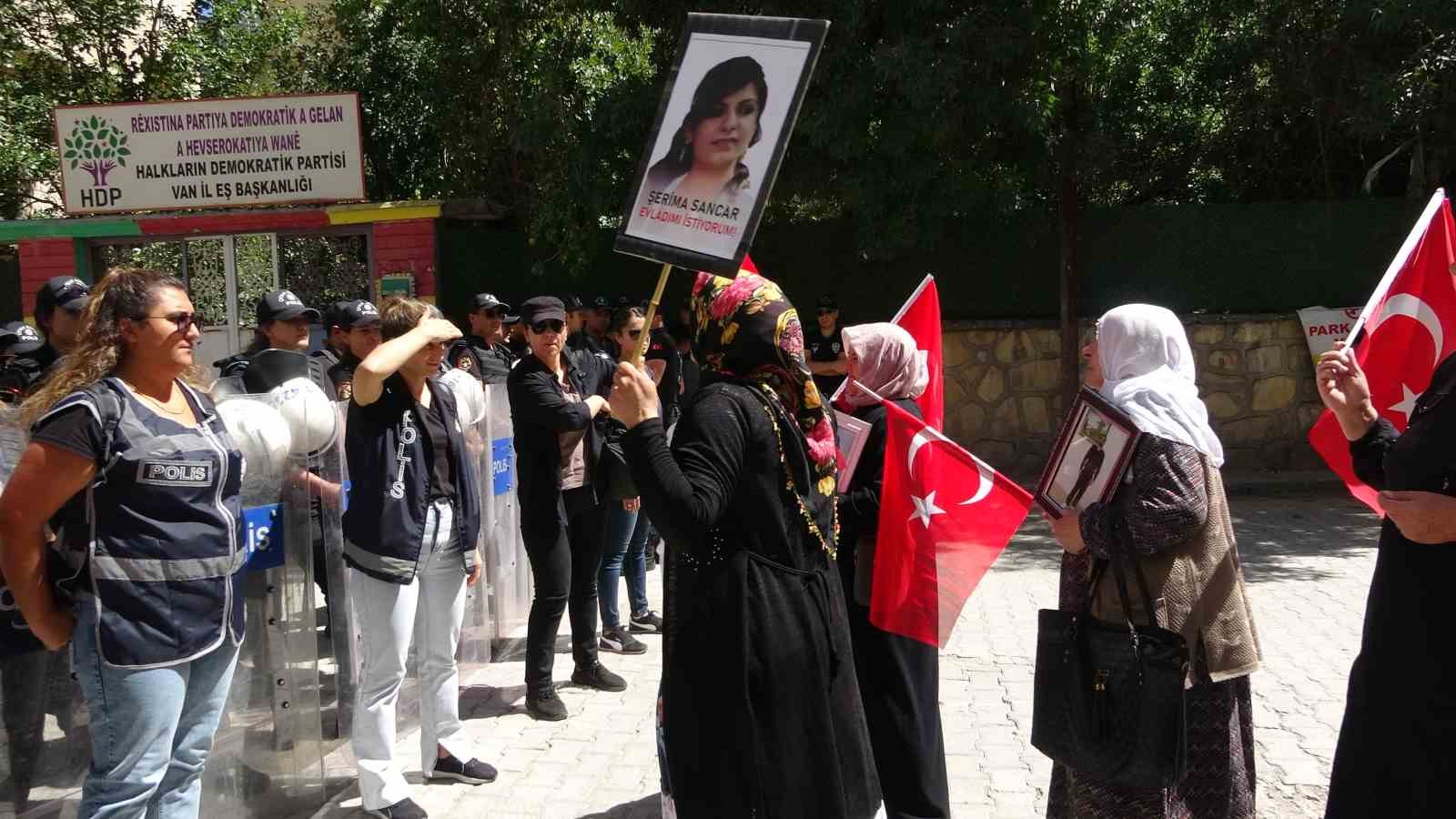 Evlat nöbetindeki anne: “Çocuklarımızı alana kadar mücadelemizi sürdüreceğiz”