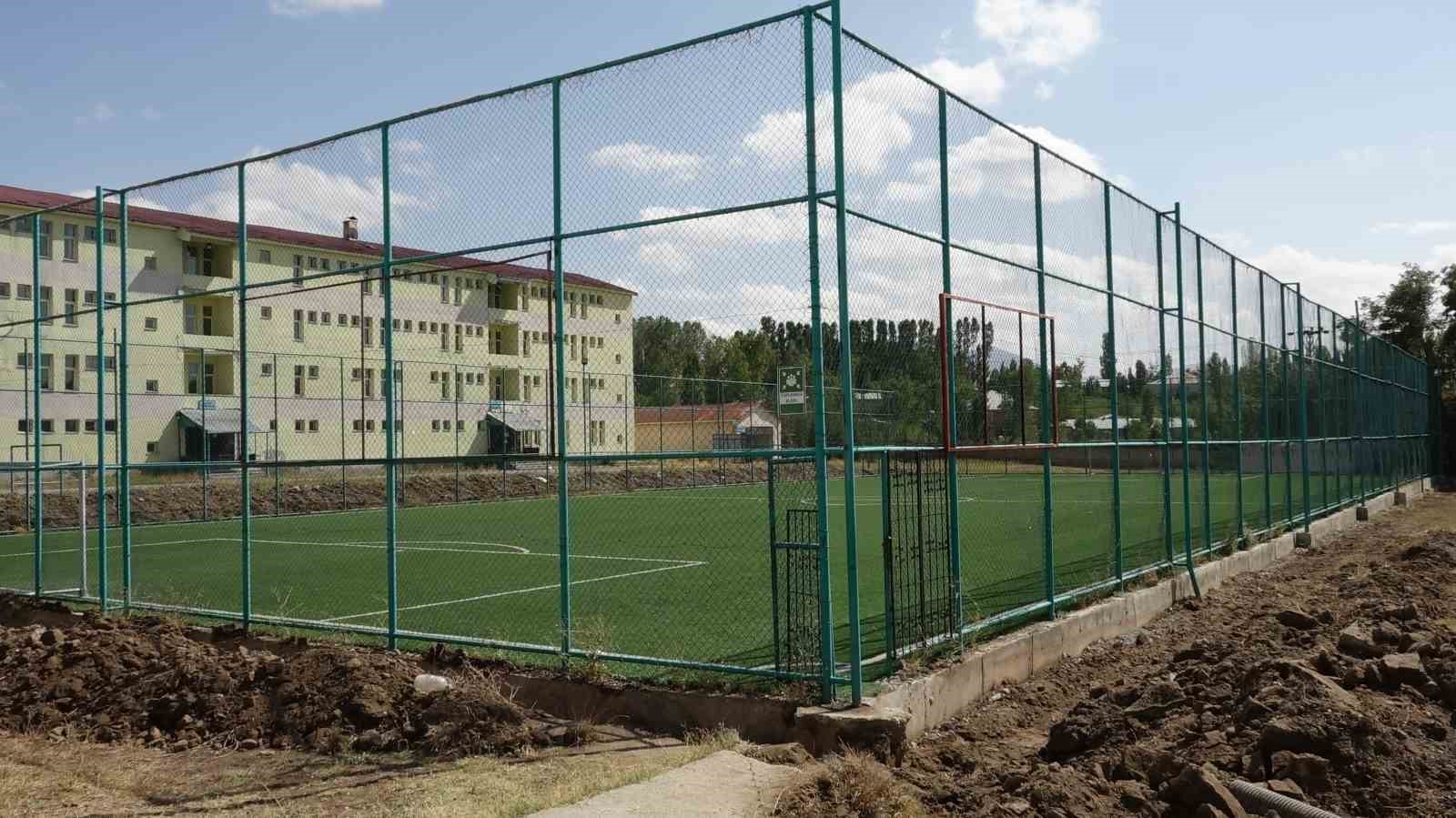 Muradiye’de spor yatırımları hizmete geçiyor