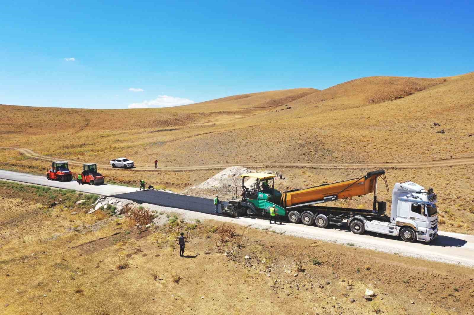 Van Büyükşehir Belediyesinden asfalt çalışması