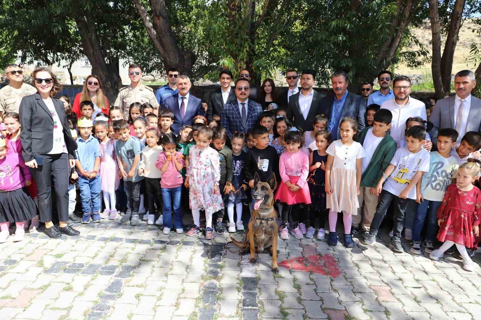 Muradiye’de ’İlköğretim haftası’ tüm okullarda coşku ile kutlandı