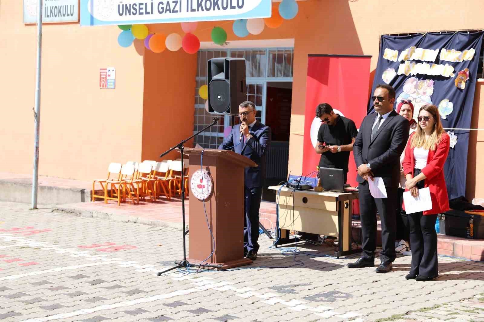 Muradiye’de ’İlköğretim haftası’ tüm okullarda coşku ile kutlandı