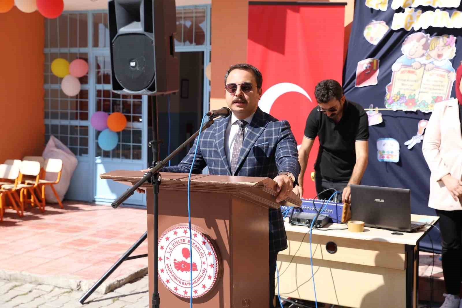 Muradiye’de ’İlköğretim haftası’ tüm okullarda coşku ile kutlandı