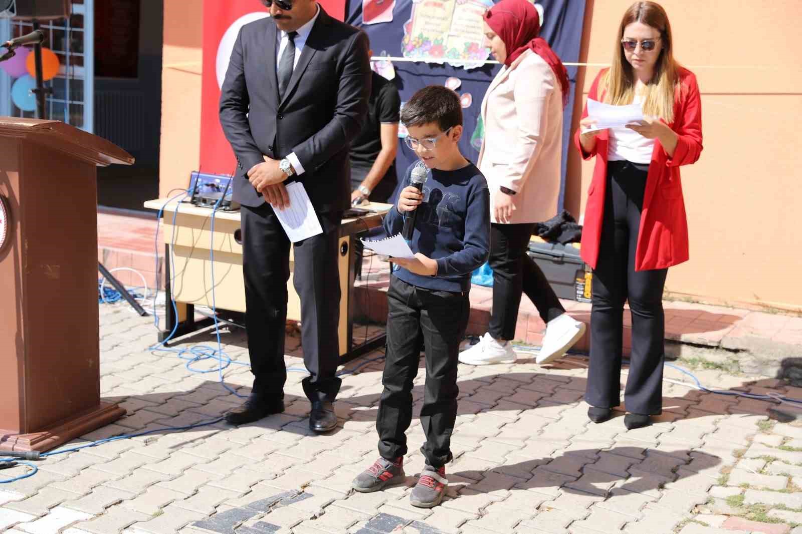 Muradiye’de ’İlköğretim haftası’ tüm okullarda coşku ile kutlandı