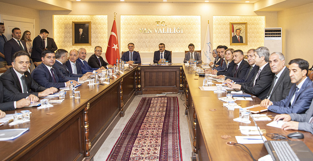 Van’daki eğitim raporu Bakan Tekin’e sunuldu