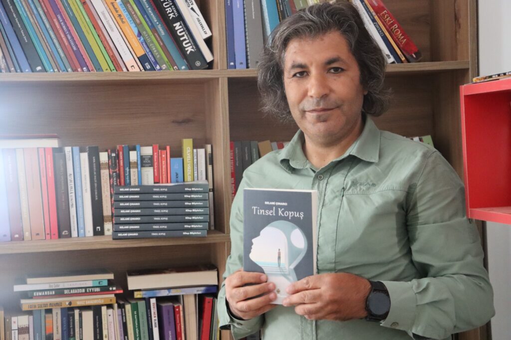 Vanlı Yazar Selami Çınarcı’nın yeni kitabı çıktı!